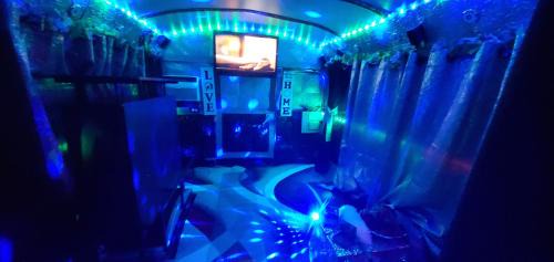 Southeast Arlington Other | Cozy Mobiles Luxury Living Room and Dine On Wheels