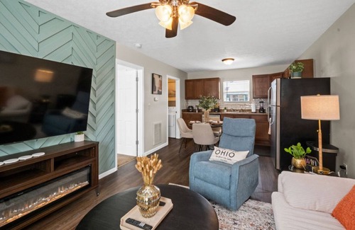 Burlington Apartment | Cozy & Modern 1-Bedroom Downstairs Apartment with King Bed + Queen Sofa Bed