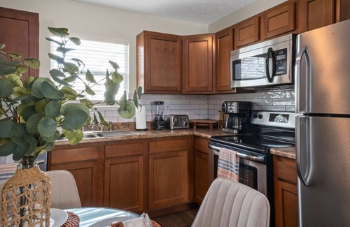 Burlington Apartment | Cozy & Modern 1-Bedroom Downstairs Apartment with King Bed + Queen Sofa Bed