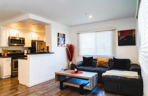 Wilshire Apartment | Cozy Modern 1-Bedroom in Koreatown, Near Hollywood Attractions