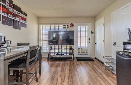 Far North Dallas Apartment | Cozy & Modern 2-Bedroom Guest Suite, Private Entry, Free Laundry & Parking