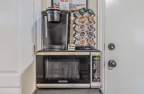 Far North Dallas Apartment | Cozy & Modern 2-Bedroom Guest Suite, Private Entry, Free Laundry & Parking