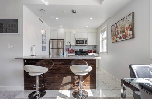 Calgary Chinatown Apartment | Cozy & Modern 2 BR + 2 Bath Waterfront Downtown
