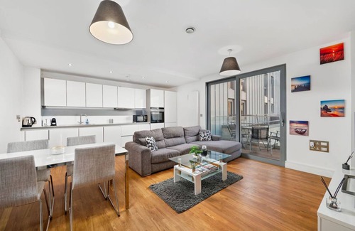 Islington Apartment | Cozy Modern 3 Bed 2 Bath Flat in East London . Family & Pet-freindly