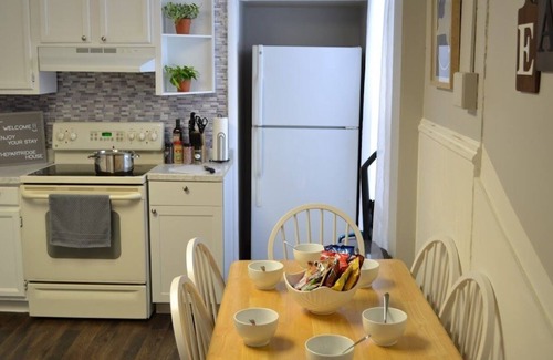 Elmira Apartment | Cozy modern 3BR Apt near Finger Lakes wine country