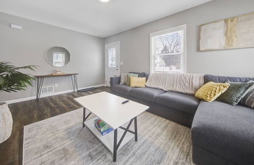 Richfield House | Cozy & Modern 5bd/2ba | Minutes from MOA & Airport