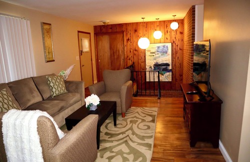 Dayton Apartment | Cozy Modern and chic 3-bed parking & 2 bath King beds10 min downtown Dayton ❤️