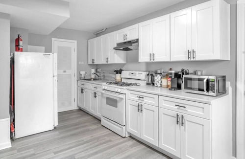 South Hackensack Apartment | Cozy Modern Apt Close to NYC! NO STEPS or Stairs