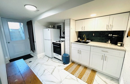 Peterborough Apartment | Cozy, modern apartment in downtown PTBO