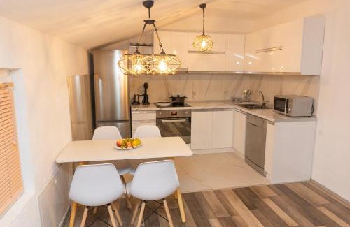Mrzenci Apartment | Cozy Modern Apartment