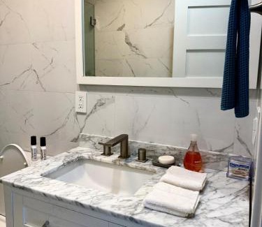 Panorama City Apartment | Cozy Modern Apartment with Free Parking&Wi-Fi