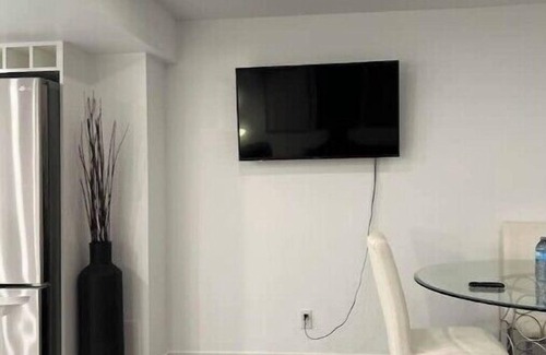 Lisgar House | Cozy Modern Basement apartment in Mississauga near all the happening places.