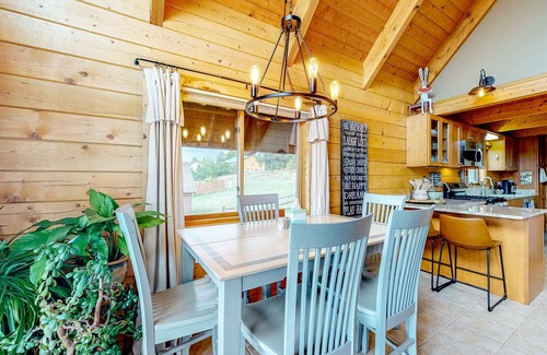 Lake Hatcher Park House | Cozy modern cabin with private hot tub, Ping-Pong, grill, deck, balcony, & W/D
