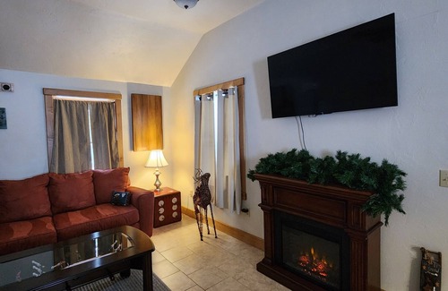 Champion Cabin | Cozy, Modern Cabin ~ Secluded Mountain Escape!