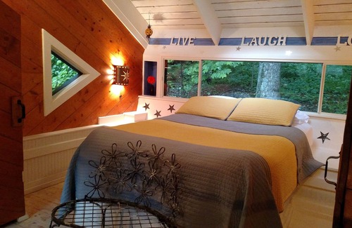 Hood Cabin | Cozy modern cabin - the squirrel's nest