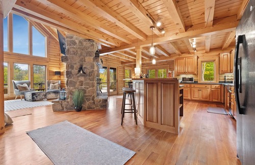 Brownsville Cabin | Cozy Modern Cabin w/Hot Tub & Beautiful View