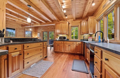 Brownsville Cabin | Cozy Modern Cabin w/Hot Tub & Beautiful View