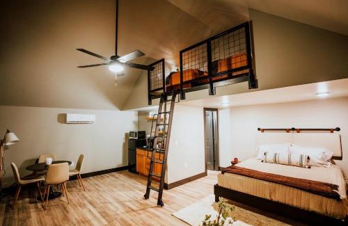 Coosa House | Cozy Modern Cabin with Deck and Hot Tub in Cedar Bluff, Alabama