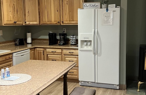 Petoskey Apartment | Cozy Modern Carriage Apartment Close to Shopping Sports Golf & Skiing