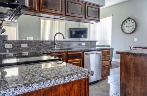 Southside House | Cozy. Modern & Convenient! Come stay with us!