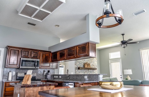 Southside House | Cozy. Modern & Convenient! Come stay with us!