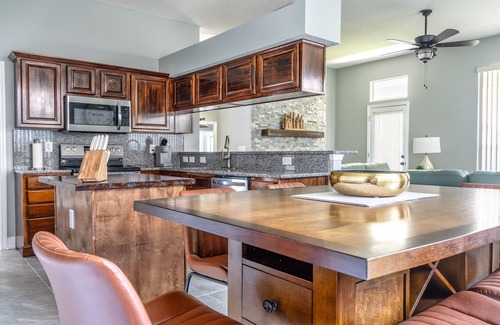 Southside House | Cozy. Modern & Convenient! Come stay with us!