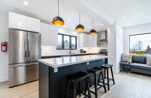 Tiny House | Cozy Modern Cottage - Walking distance to 5 beach access points