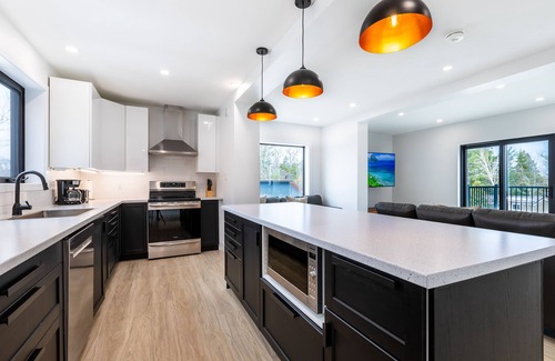 Tiny House | Cozy Modern Cottage - Walking distance to 5 beach access points