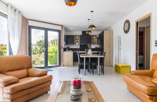 Lessay Cottage | Cozy, Modern Cottage with Garden Near Forest and Beaches