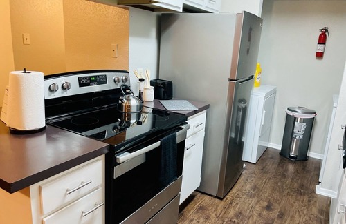 Fort Worth House | Cozy modern duplex, close to downtown.