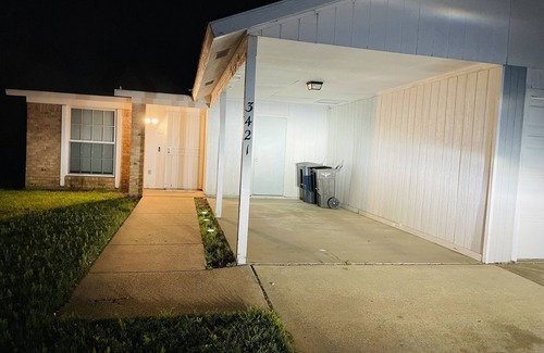 Fort Worth House | Cozy modern duplex, close to downtown.