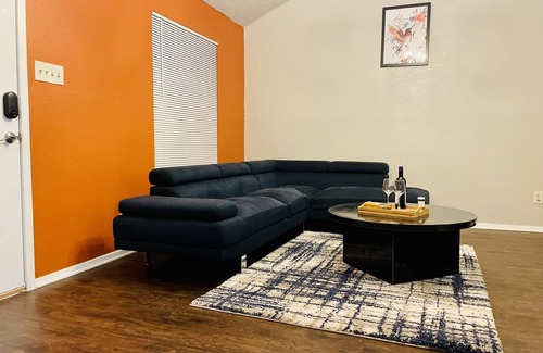 Fort Worth House | Cozy modern duplex, close to downtown.