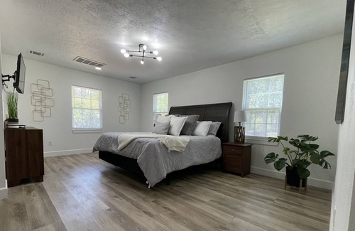 Alvin Other | Cozy Modern Farmhouse