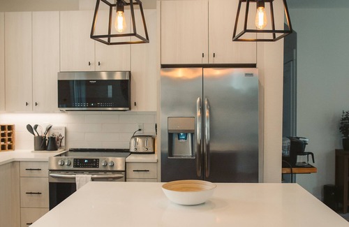 Oak Grove Other | Cozy Modern Farmhouse, King bed, great yard, pets!