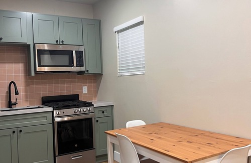 Allied Gardens House | Cozy Modern Guest House in Central San Diego 🌴✨