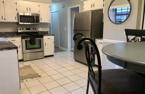 River Trace House | Cozy Modern Hideaway near Opryland, E Nashville