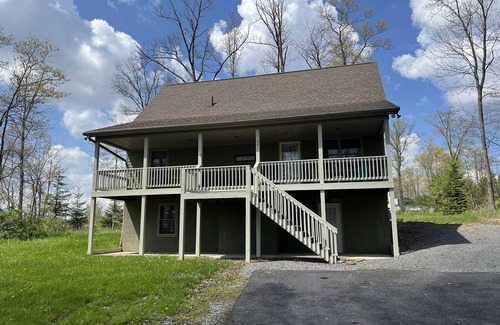 McHenry House | Cozy, modern home 1 mile to Wisp & Deep Creek Lake