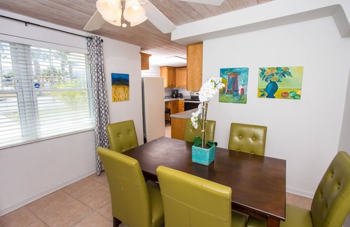 Villa Primera House | Cozy, Modern House-quick walk to the beach! NO STAIRS TO CLIMB