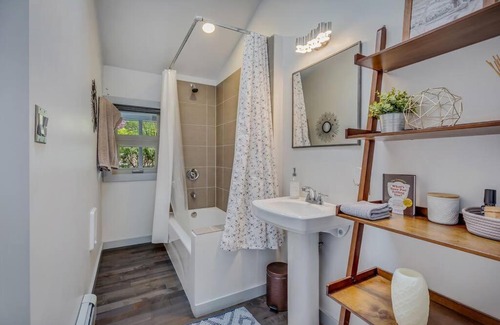 Glenwood Springs House | Cozy Modern House seconds from Roaring Fork River