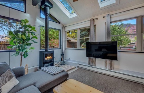 Glenwood Springs House | Cozy Modern House seconds from Roaring Fork River