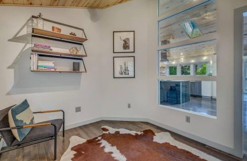 Glenwood Springs House | Cozy Modern House seconds from Roaring Fork River