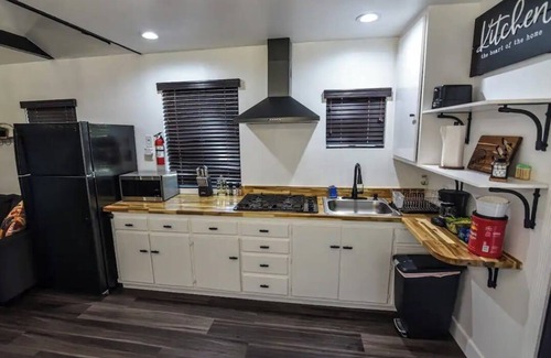 Crestline Cabin | Cozy modern little cabin in Crestline