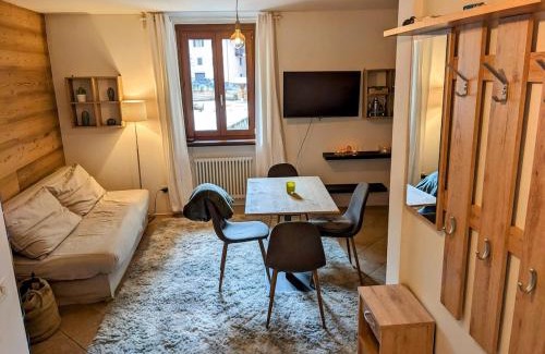 Bocenago Apartment | Cozy & Modern Lodge