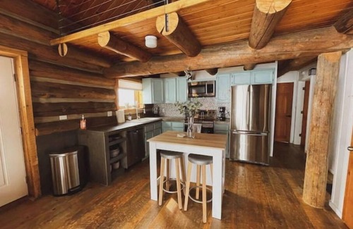 Alpine Acres Cabin | Cozy, Modern Log Cabin Getaway ~ 20 Min to Winter Park
