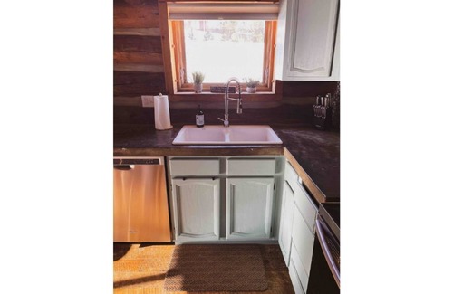 Alpine Acres Cabin | Cozy, Modern Log Cabin Getaway ~ 20 Min to Winter Park