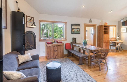 Ridgway House | Cozy Modern Mountain Getaway - Private Yard - Pet Friendly!