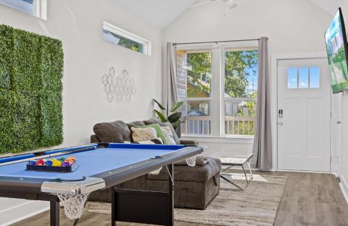 Northside House | Cozy Modern Oasis Mins From Downtown & Galleria