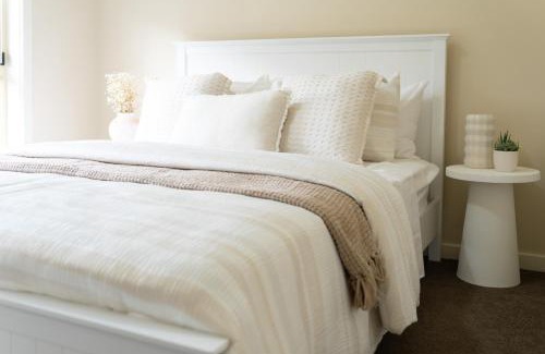 Youngtown Apartment | Cozy Modern Private Stay in Launceston