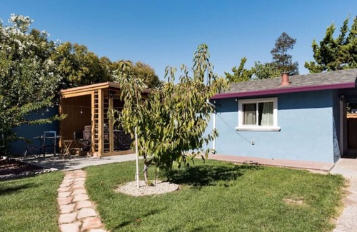 Evergreen Apartment | Cozy Modern Private Unit With Serene Backyard