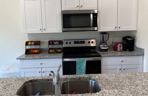 Glenn Heights House | Cozy modern retreat. 20 minutes from Downtown Dallas. Spacious, fresh, clean.